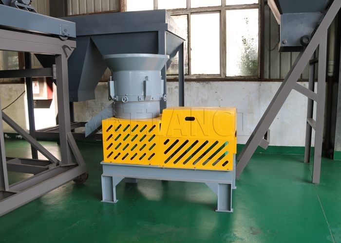 Flat-die Granulator Düngemittel Produktionslinie Niedriger Energieverbrauch Zylindrische Partikel ISO9001 zertifiziert