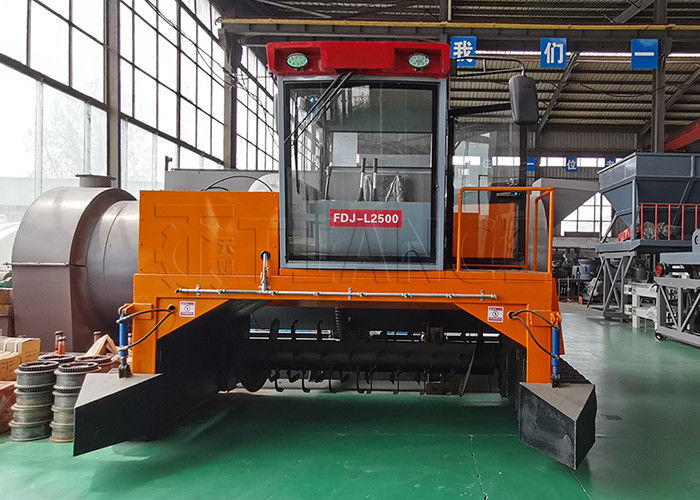 Organischer Dünger Fermentationskompostmaschine Raupentyp für die aerobe Zersetzung von Erdmieten