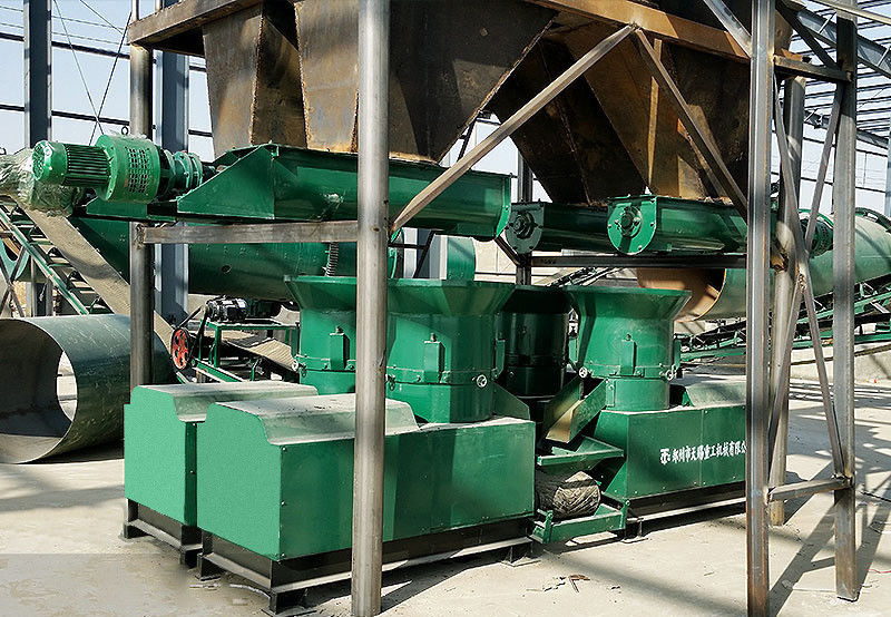 Flat-die Granulator Düngemittel Produktionslinie Niedriger Energieverbrauch Zylindrische Partikel ISO9001 zertifiziert